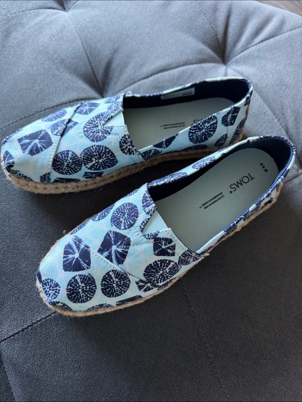 NEW TOMS Light Blue and Navy Patterned Canvas Espadrilles